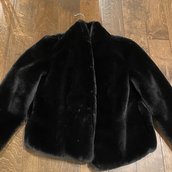 Faux fur short jacket. Size Medium - Picture 3 of 4